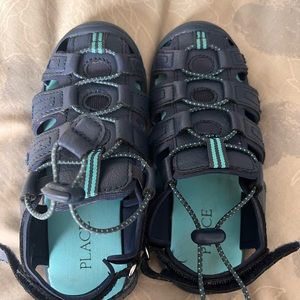 size 11 kids sandals unisex, comfy, pull & Velcro perfect fit for feet.